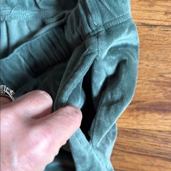 Green and Pink Velvet Loungewear Set - Picture 8 of 15